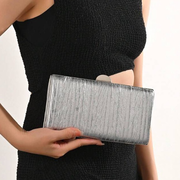 Elegant Silver Clutch Bag - Picture 7 of 8